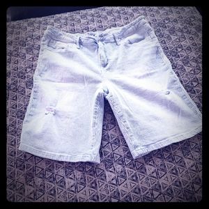 Bermuda distressed shorts by Seven